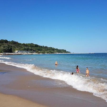 Chaika Sea Apartment Varna Buitenkant foto